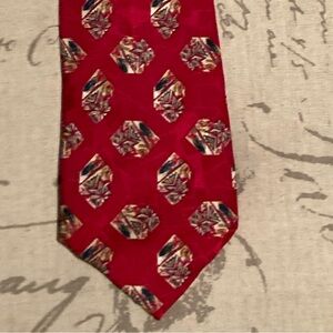 Elegant Red Patterned Men's Tie